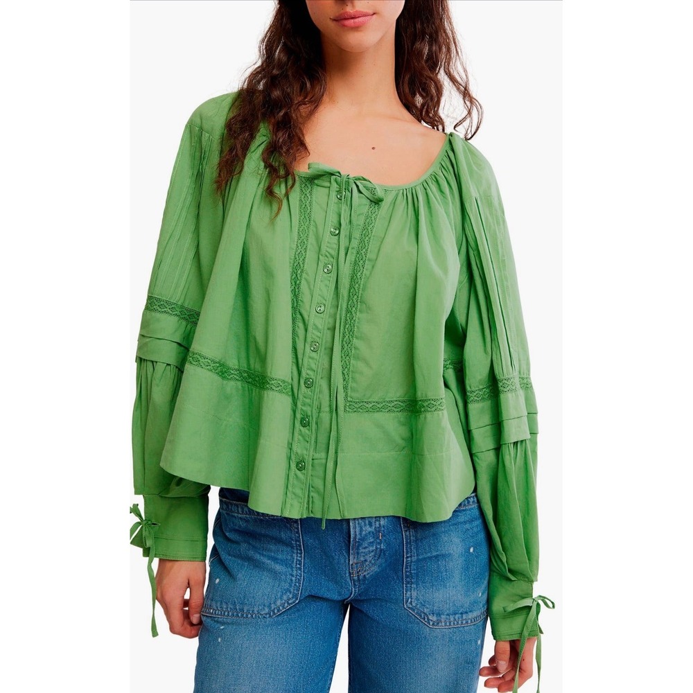 La lune boho renaissance lace
Tiered blouse NWOT jade